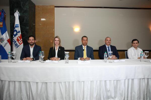 Jorge Roque, Carolina García Reyes, Guido Gómez Mazara, Alberto Delgado y Alfredo López. 
