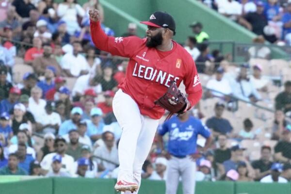 Johnny Cueto forma parte de la rotación de los Leones del Escogido