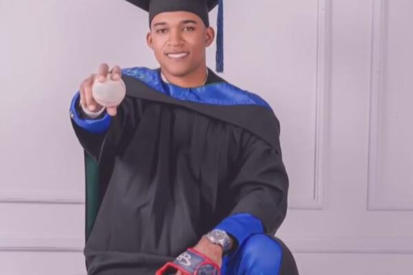 Joven que soñaba con ser pelotero se forma en informática