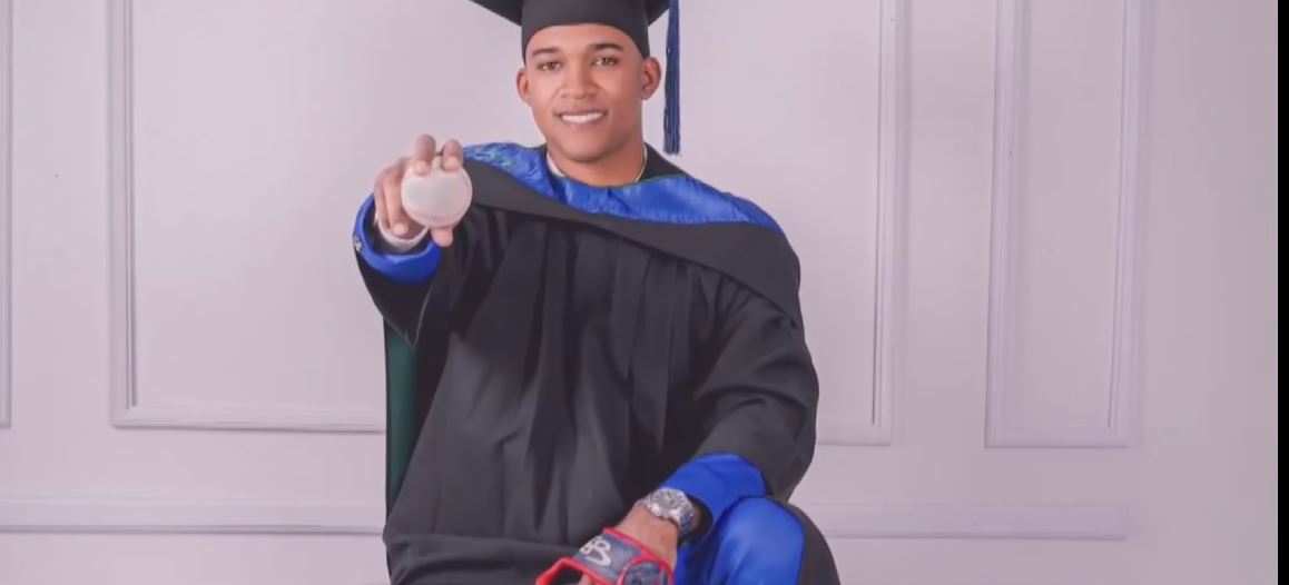 Joven que soñaba con ser pelotero se forma en informática