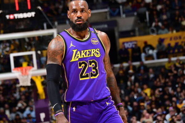 Lebron James lideró la victoria de los Lakers sobre Washington