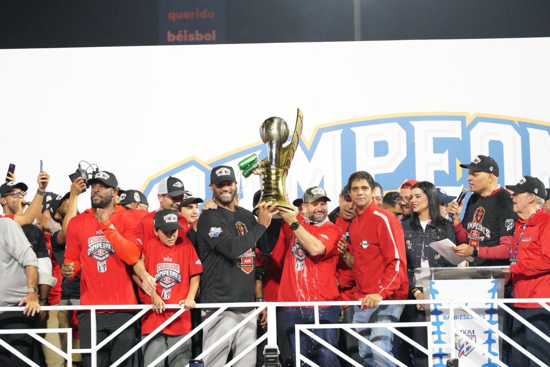 Leones del Escogido logran corona número 17 en impactante y último séptimo juego