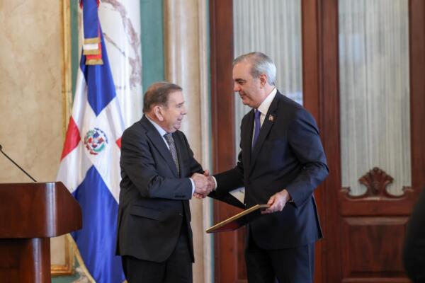 Presidente de la República Dominicana, Luis Abinader, durante acto de respaldo al líder opositor venezolano Edmundo González Urrutia, en el Palacio Nacional. Foto Presidencia RD 