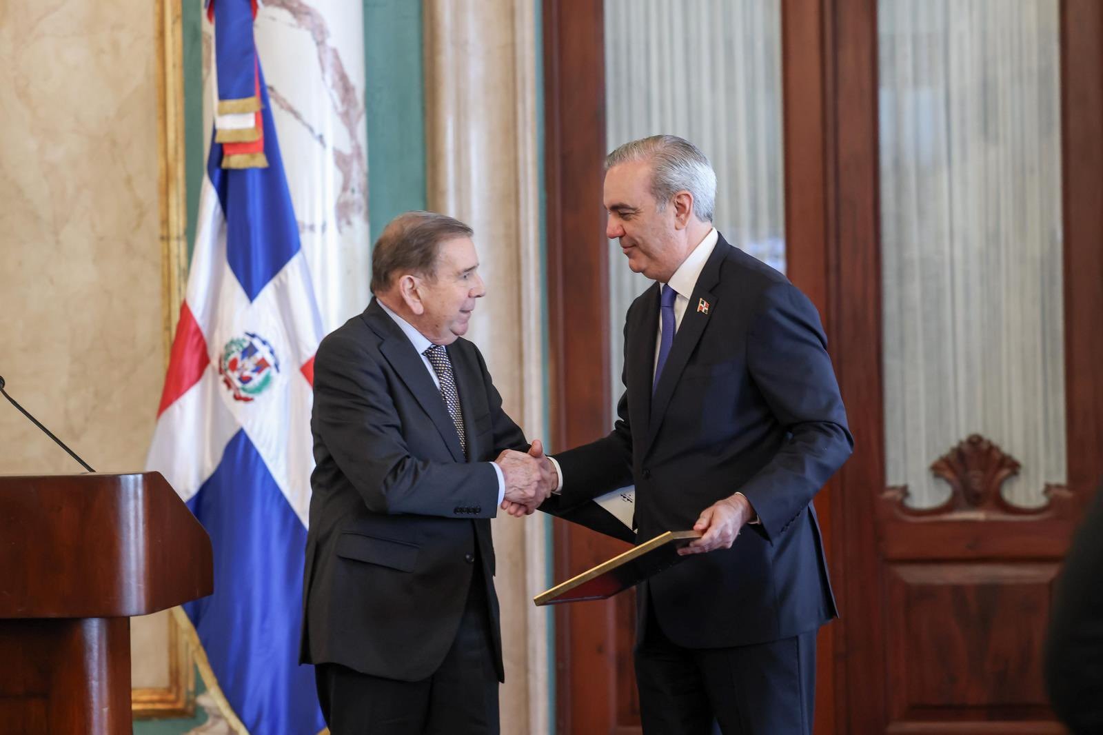 Presidente de la República Dominicana, Luis Abinader, durante acto de respaldo al líder opositor venezolano Edmundo González Urrutia, en el Palacio Nacional. Foto Presidencia RD 