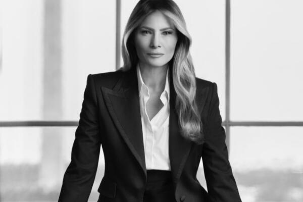 Fotografía cedida por la Casa Blanca donde se muestra el retrato oficial de la primera dama estadounidense, Melania Trump. EFE/ La Casa Blanca
