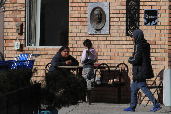 Migrantes permanecen en el albergue 'Casa del migrante' en Ciudad Juárez (México). 
EFE/ Luis Torres