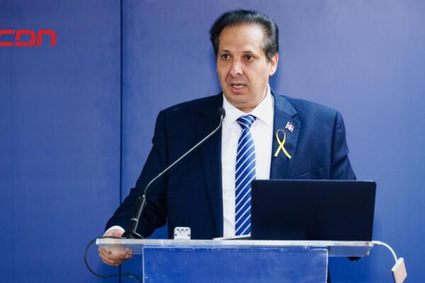 Víctor Atallah, ministro de Salud Pública.
