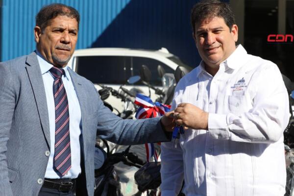 Ministro Limber Cruz refuerza sector agropecuario con entrega de motores en respaldo a la productividad nacional. (foto, fuente externa)
