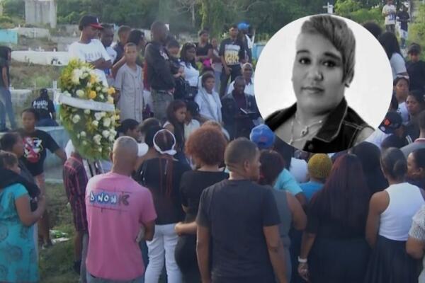 Familiares y amigos dan el último adiós a Yanderi Acevedo.