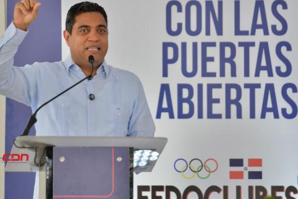 Kelvin Cruz anuncia inversión de 2 mil millones en obras deportivas para el 2025. (Foto, fuente externa)