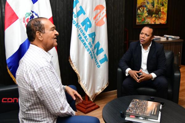 Milton Morrison acordó con los líderes transportistas buscar mecanismos alternativos para evitar un aumento en el pasaje. (foto, fuente externa)