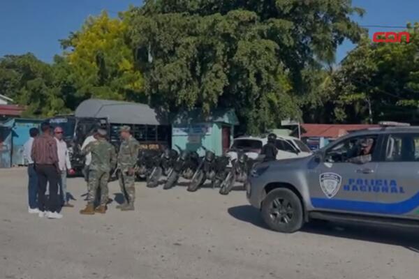 Despliegan unidades policiales en Bayahíbe ante amenaza de protesta por detención de Enriquillo Brito y su hijo. (foto: CDN)