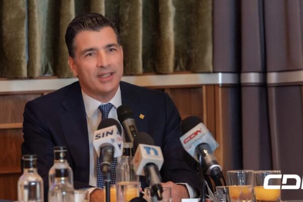 Presidente ejecutivo del Banco Popular resalta medidas monetarias para estimular la economía