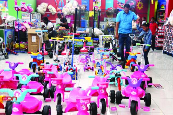 Padres inician a comprar los juguetes de los niños para el Día de Reyes. (foto, fuente externa)