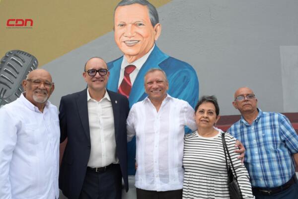 Leonardo Aguilera es homenajeado con mural en Santiago. (foto, fuente externa)