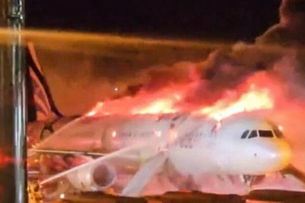 Se incendia avión con 169 pasajeros a bordo 