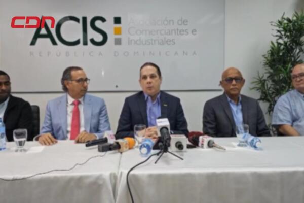 Sectores empresariales, comerciales y ambientalistas de Santiago reunidos. 