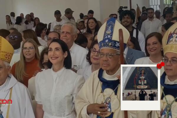 La bendición del templo se oficializó en una emotiva ceremonia presidida por monseñor Francisco Ozoria Acosta. Foto: Fuente externa 