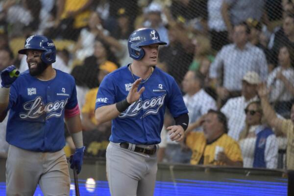 Troy Jhonston fue lider en la victoria del Licey sobre las Águilas este domingo cinco de enero en el estadio Cibao de Santiago