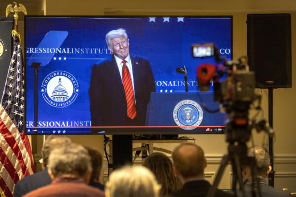 El presidente de EE.UU., Donald Trump, cerró la primera jornada de una conferencia anual de congresistas republicanos. EFE / CRISTOBAL HERRERA