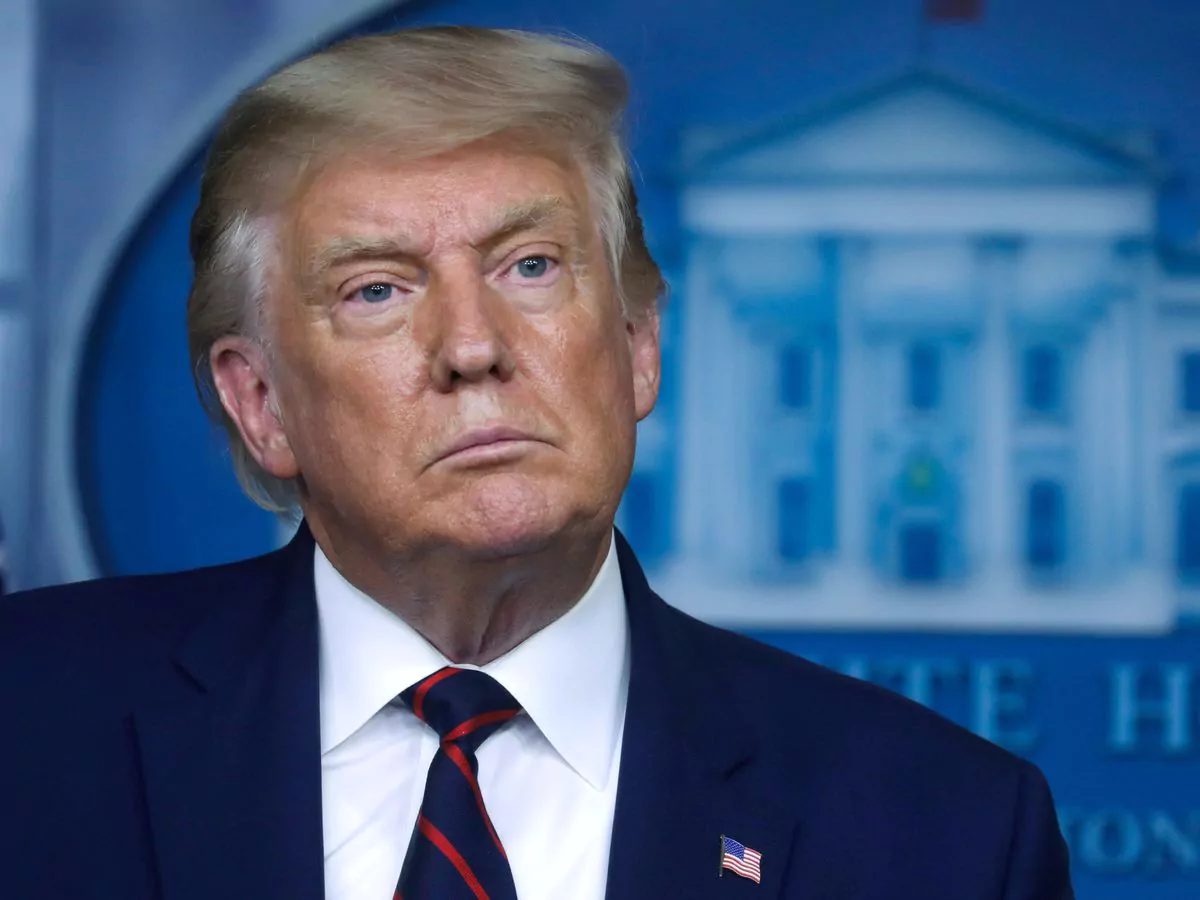 Trump ordena congelar ayudas y préstamos federales, golpeando a educación y sanidad