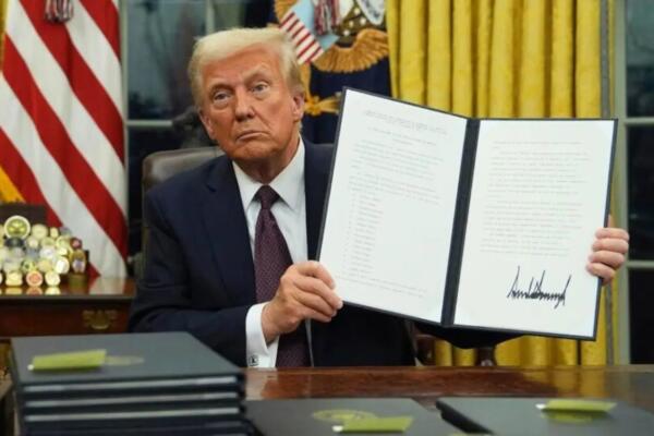En su primer día de regreso a la Casa Blanca, Donald Trump ha firmado una orden ejecutiva para retirar a Estados Unidos de la OMS.