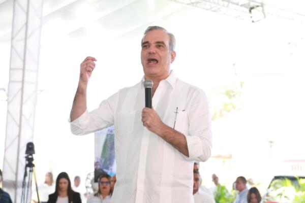 Presidente Luis Abinader encabezó el lanzamiento de un ambicioso proyecto de titulación en el norte del Distrito Nacional