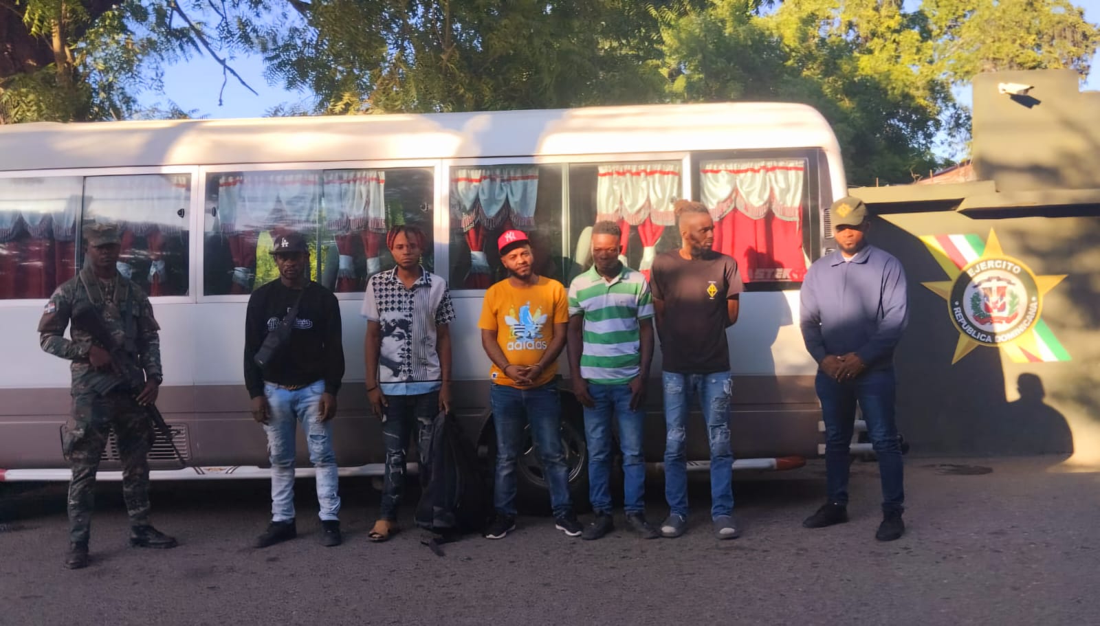 Ejército pone a disposición de la justicia a conductores por transportar haitianos ilegales