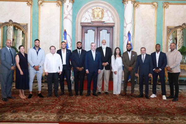 Presidente Luis Abinader recibió en el Palacio Nacional a miembros y directivos de la Asociación de Peloteros de Grandes Ligas 