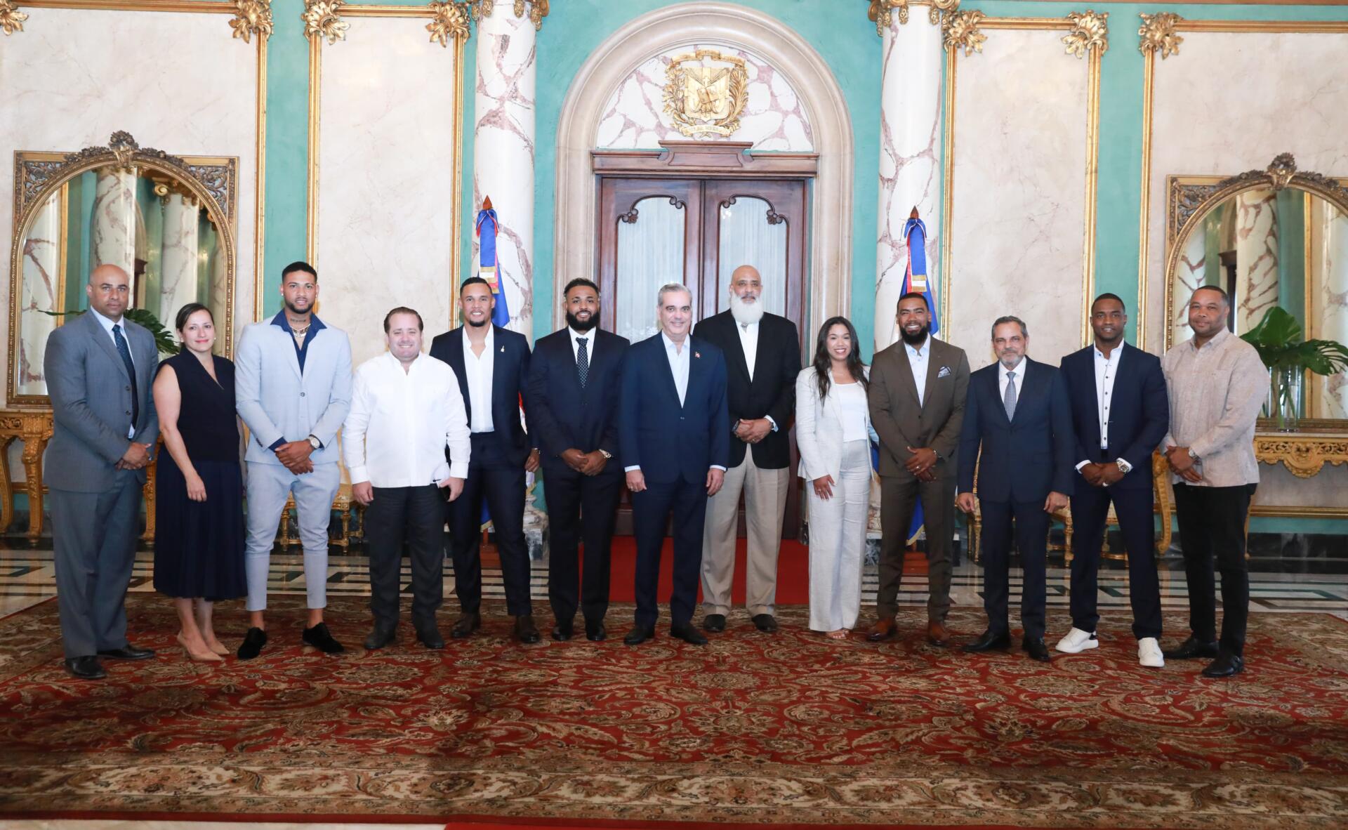 Presidente Abinader se reúne con miembros de la Asociación de Peloteros de Grandes Ligas