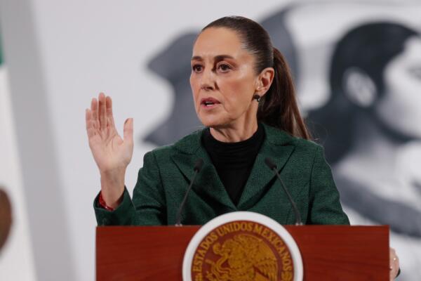 Téllez ha insistido en que el Congreso de México debe aprobar una iniciativa que ella presentó en 2021 para considerar terroristas a los narcotraficantes ante nuevas tácticas como matar a niños, quemar negocios, incendiar vehículos para bloquear carreteras, atacar con drones al Ejército y dejar carros bomba frente a edificios públicos.