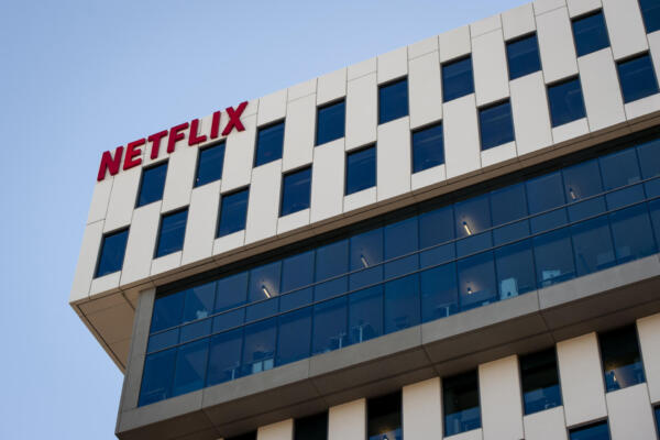 Fotografía de archivo del logo de Netflix en Los Ángeles, California