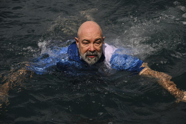 Alemán logra récord Guinness tras vivir más de 100 días bajo aguas del Caribe