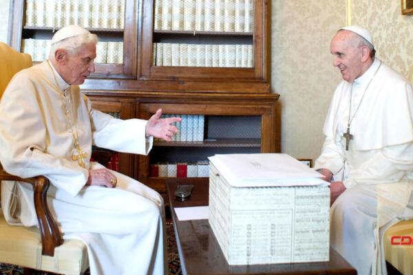 La caja ontiene archivos sobre los escándalos en los que se vio involucrada la iglesia Católica.  Foto: Fuente externa 
