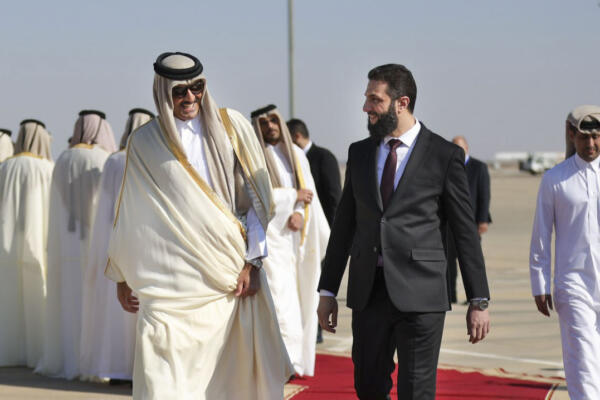 El emir catarí, Tamim bin Hamad al Thani, llegó este jueves a Damasco para reunirse con el presidente designado de Siria, Ahmed al Sharaa, y es el primer jefe de Estado que visita el país árabe tras el derrocamiento del depuesto presidente Bachar al Asad