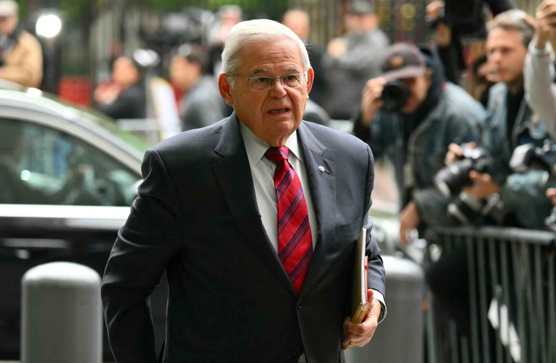 Condenan al exsenador Bob Menéndez a 11 años de prisión