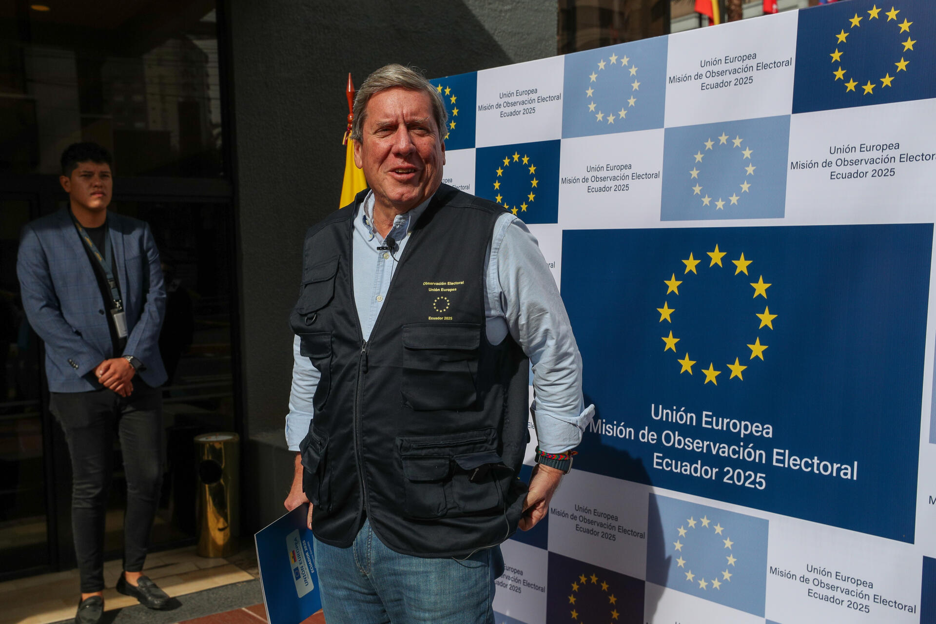 El jefe de misión de observadores electorales (MOE), Gabriel Mato Adrover asiste a una rueda de prensa este domingo, en Quito (Ecuador).