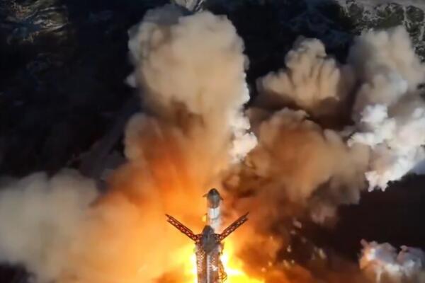 El cohete 'Starship' de SpaceX despega de las instalaciones de la compañía en Starbase, Boca Chica.