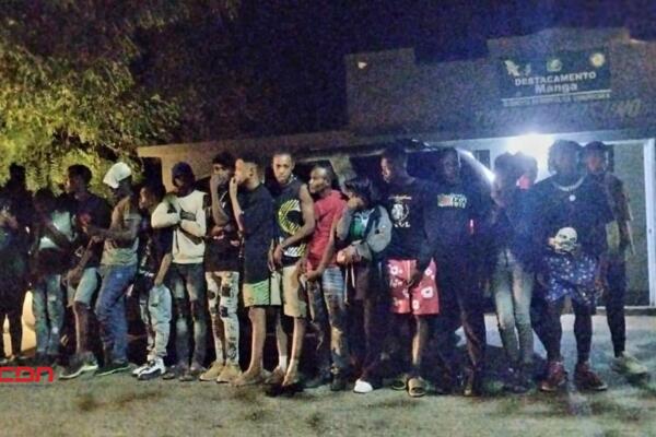 Ejército de República Dominicana arrestó a 50 ciudadanos haitianos con estatus migratorio. (foto, fuente externa)