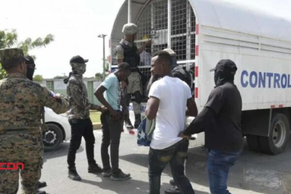 Continúa repatriando a haitianos: Más de 2,000 deportaciones en lo que va del año. (foto, fuente externa)