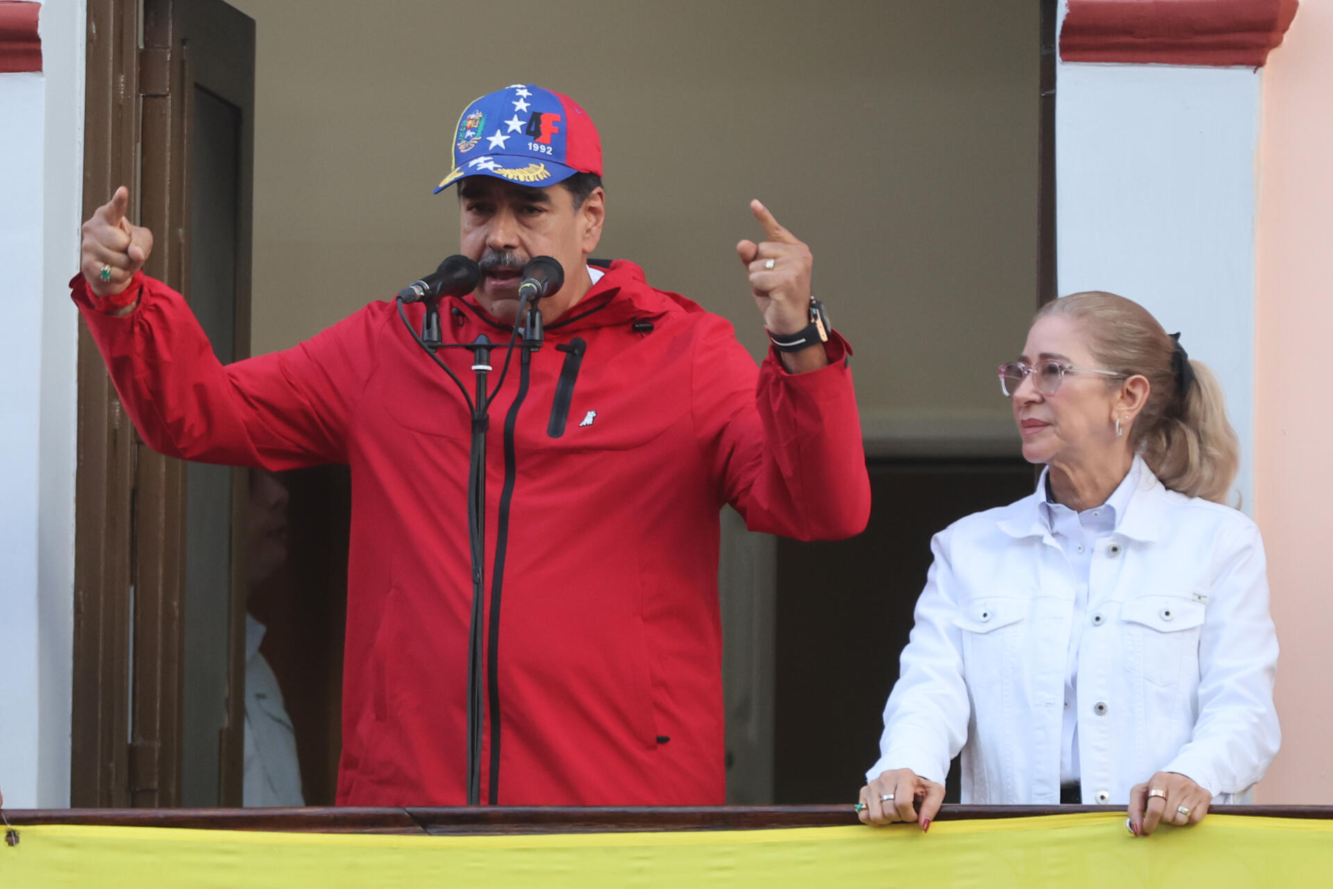 Maduro afirma está "haciendo gestiones" para que deporten a Juan Guaidó