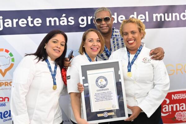 Chef Solangel Velázquez y su equipo obtienen récord Guinness por “El Majarete más grande del mundo”. (foto, fuente externa)