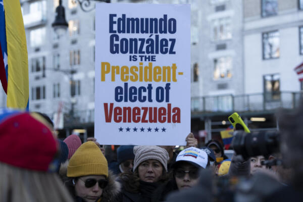 Venezolanos opositores participan de una manifestación en apoyo a la líder antichavista María Corina Machado y al líder opositor Edmundo González. 
EFE/ Ángel Colmenares