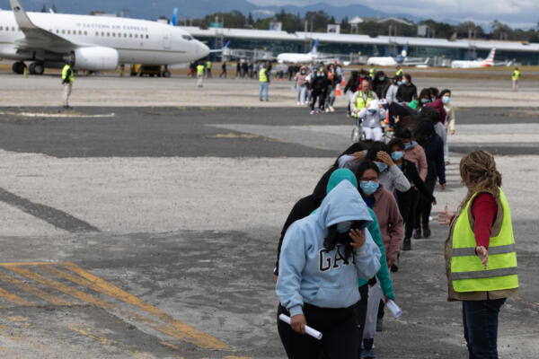 Guatemala ha recibido 52 vuelos de EE.UU. y México con más de 6.000 migrantes retornados