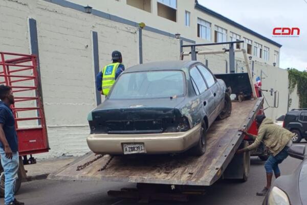 En Villa Juana, bajo las directrices de la alcaldesa Carolina Mejía, se llevó a cabo un operativo en la calle Américo Lugo. (foto, fuente externa)