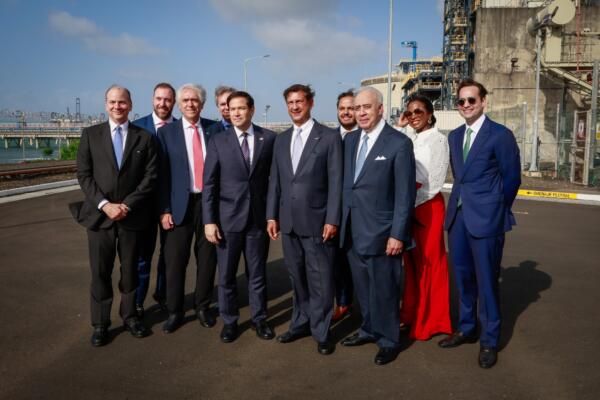 Ejecutivos de AES Panamá junto a Marcos Rubio.
Foto: fuente externa