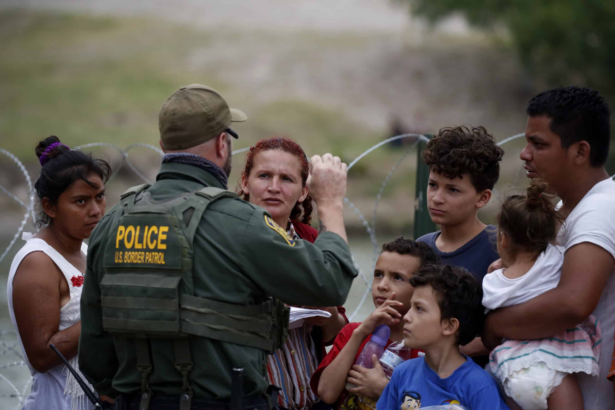 ¿Qué es el Título 42 contra inmigrantes y en qué consiste el plan de deportación exprés?