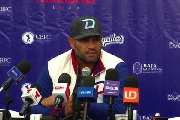 Albert Pujols, dirigente de los Leones del Escogido de República Dominicana, en conferencia de prensa en la Serie del Caribe