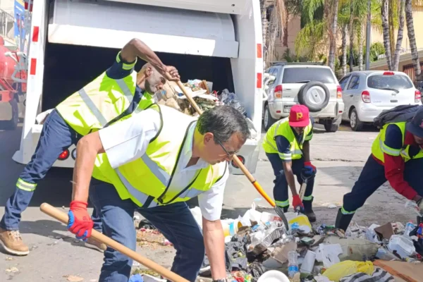 Alcaldía de Haina anuncia que retoma la recogida de basura 