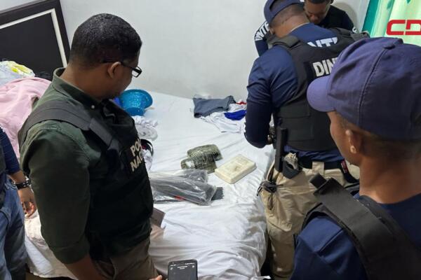 En la intervención se incautó una pistola marca Browning, calibre 9mm, con su cargador.